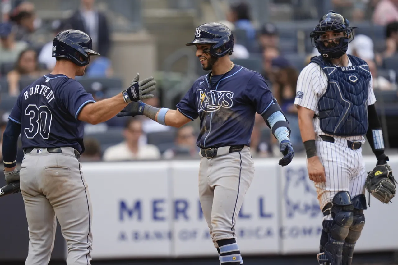 Rays se imponen ante Yankees con ayuda de Arozarena