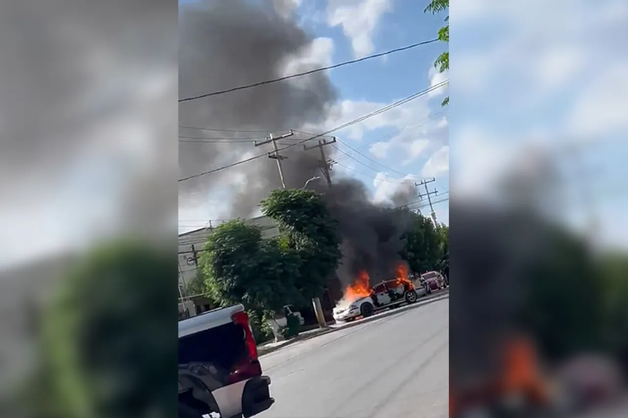 Se quema auto en marcha en San Lorenzo