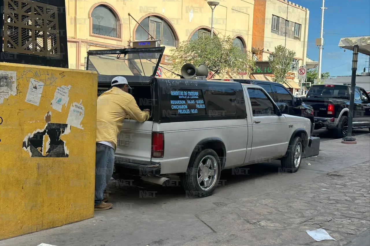 Invade vendedor de gorditas banqueta en el Santa Fe 