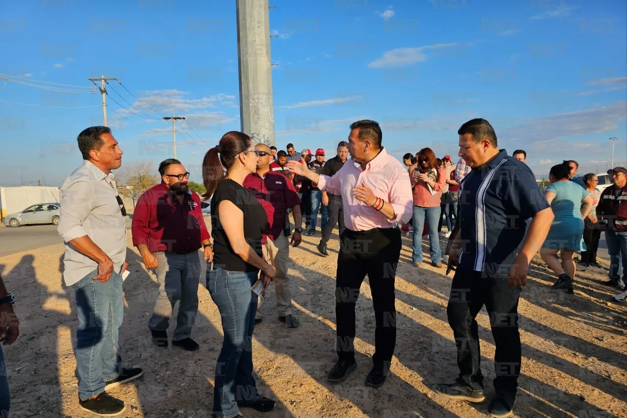 Quedó perrota: alcalde en entrega de calle