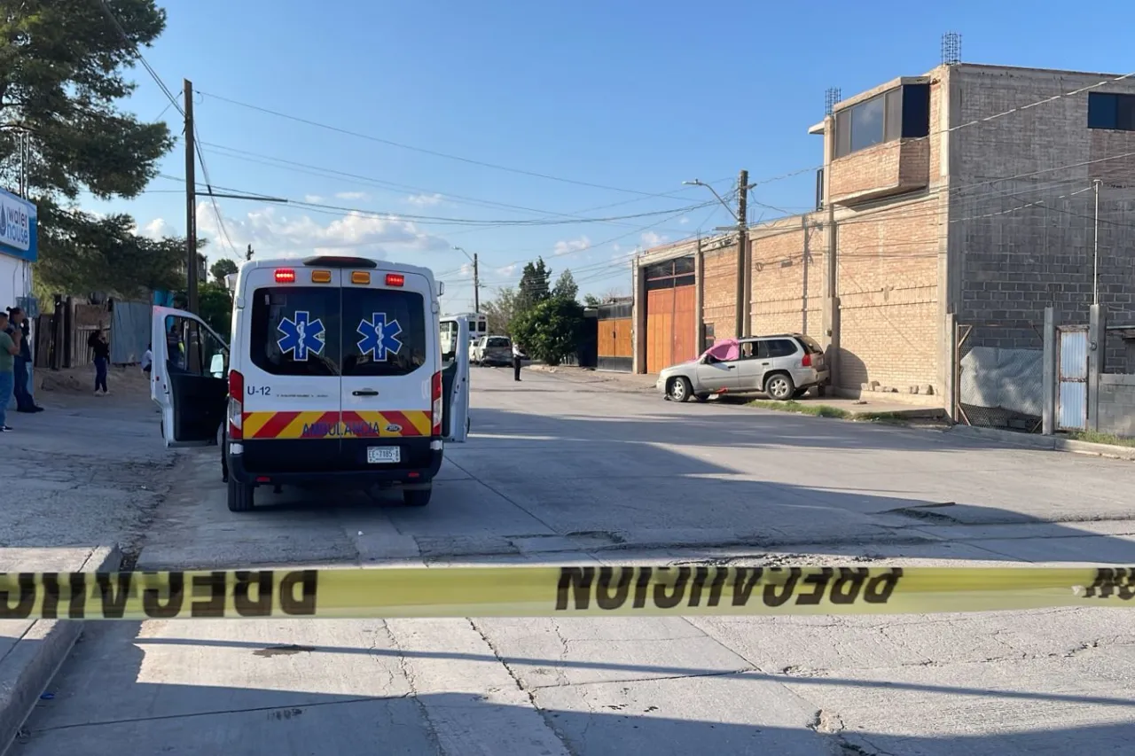 Juárez: Fallece mientras conduce y choca dos carros