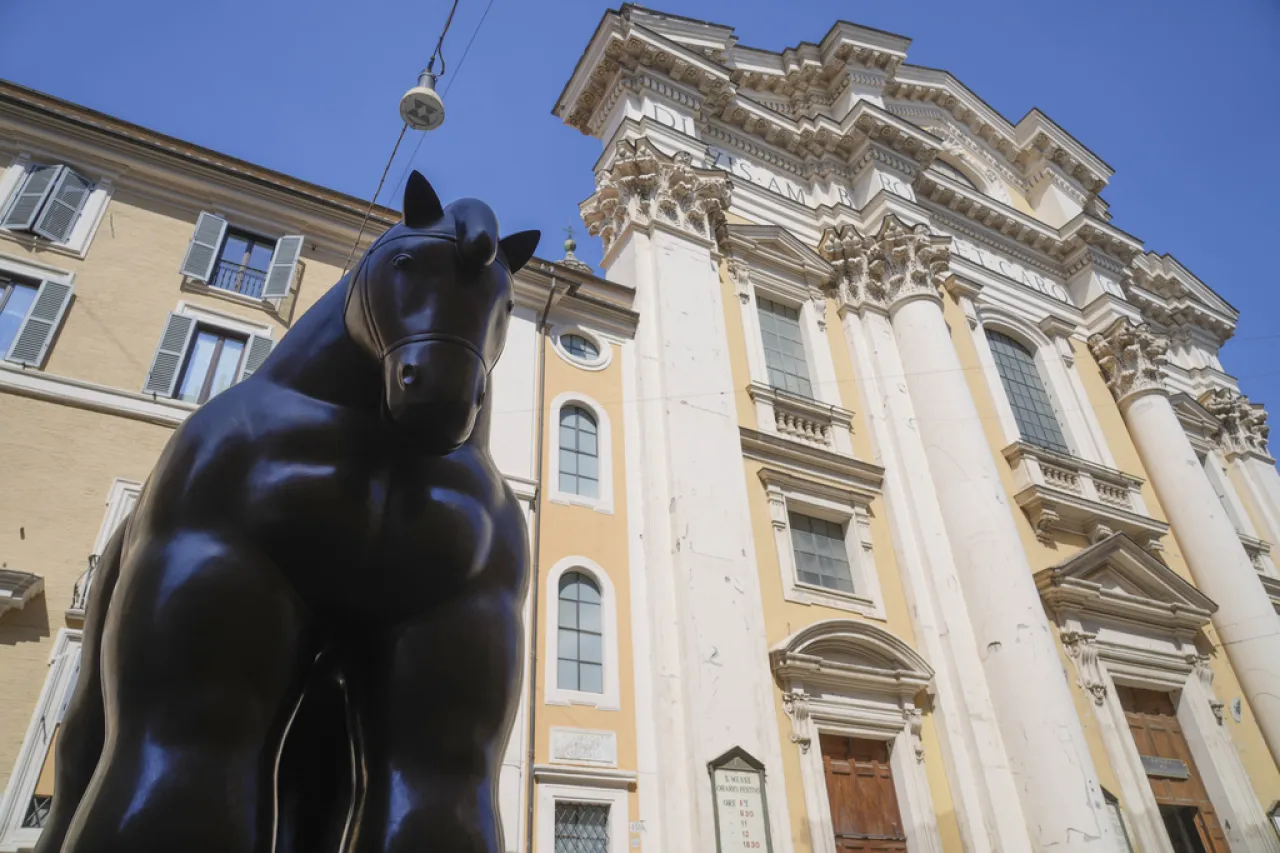 Recuerda Roma a Fernando Botero con exposición de esculturas