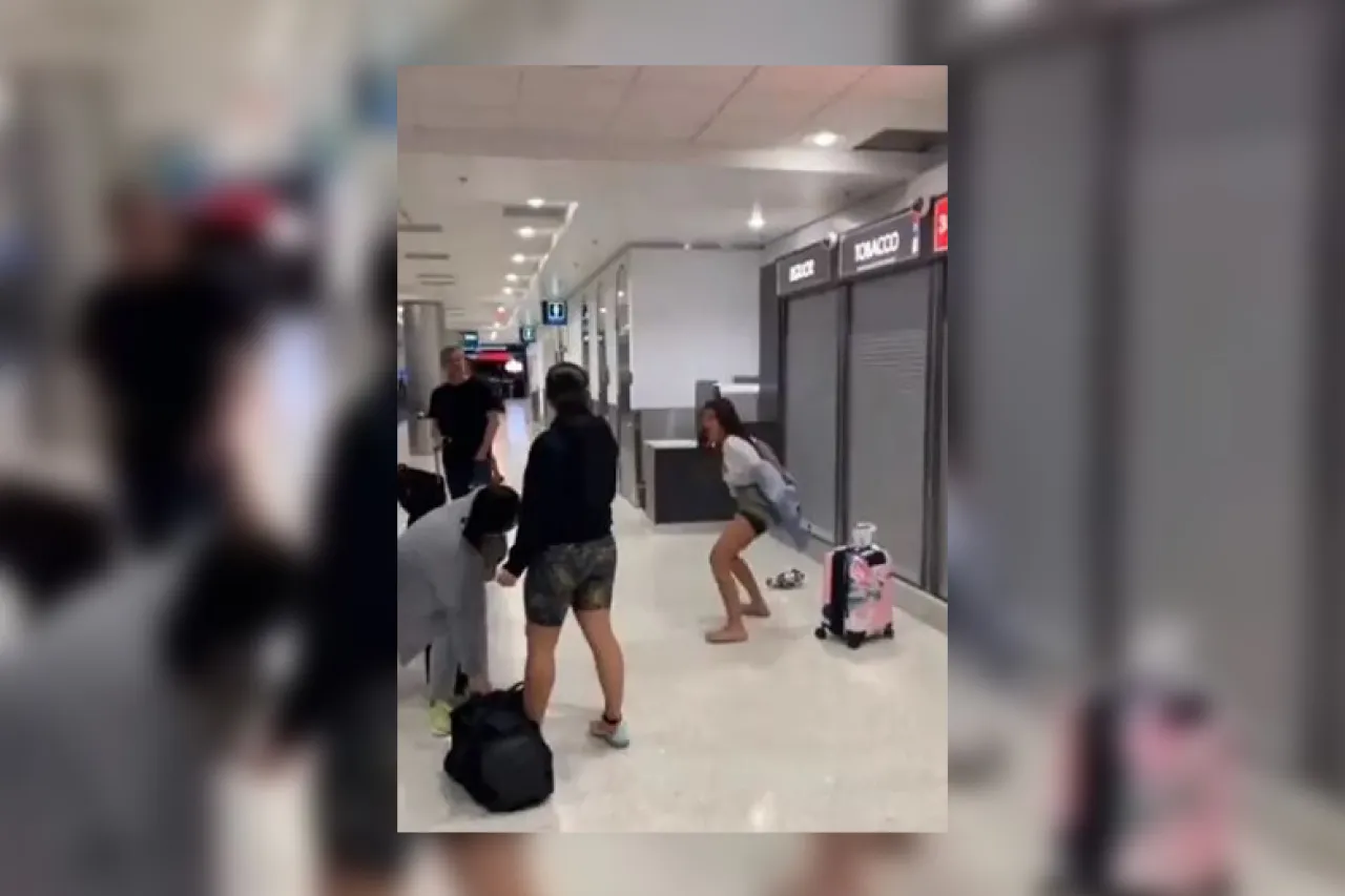 'Revive' clip de mujer haciendo berrinche en el aeropuerto tras vuelo cancelado