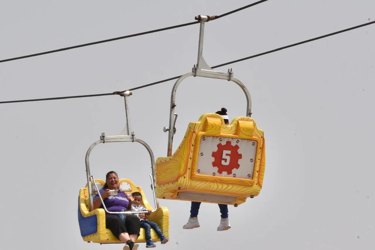 Se quedan más tiempo los juegos mecánicos del Parque Central