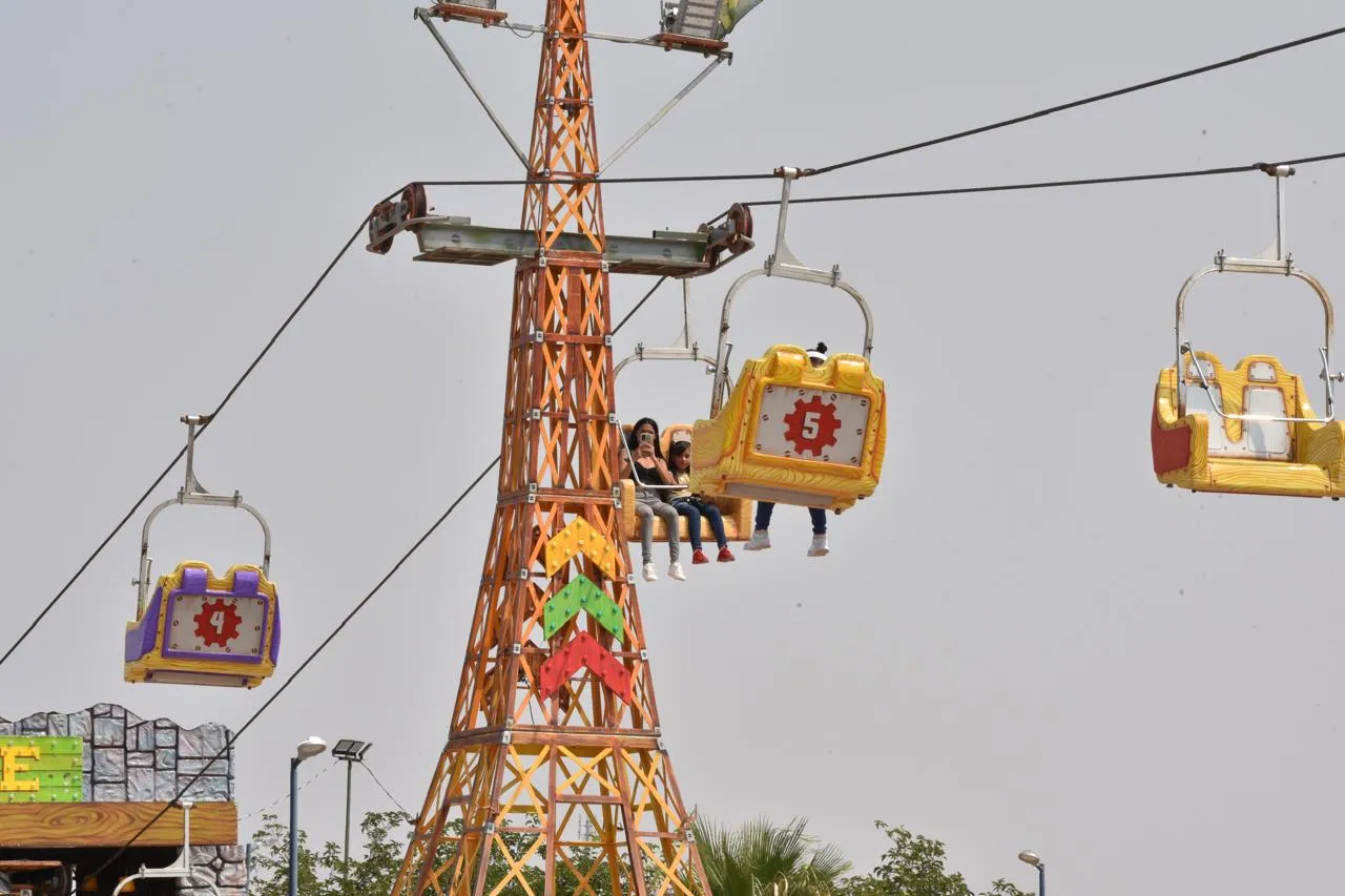 Se quedan más tiempo los juegos mecánicos del Parque Central