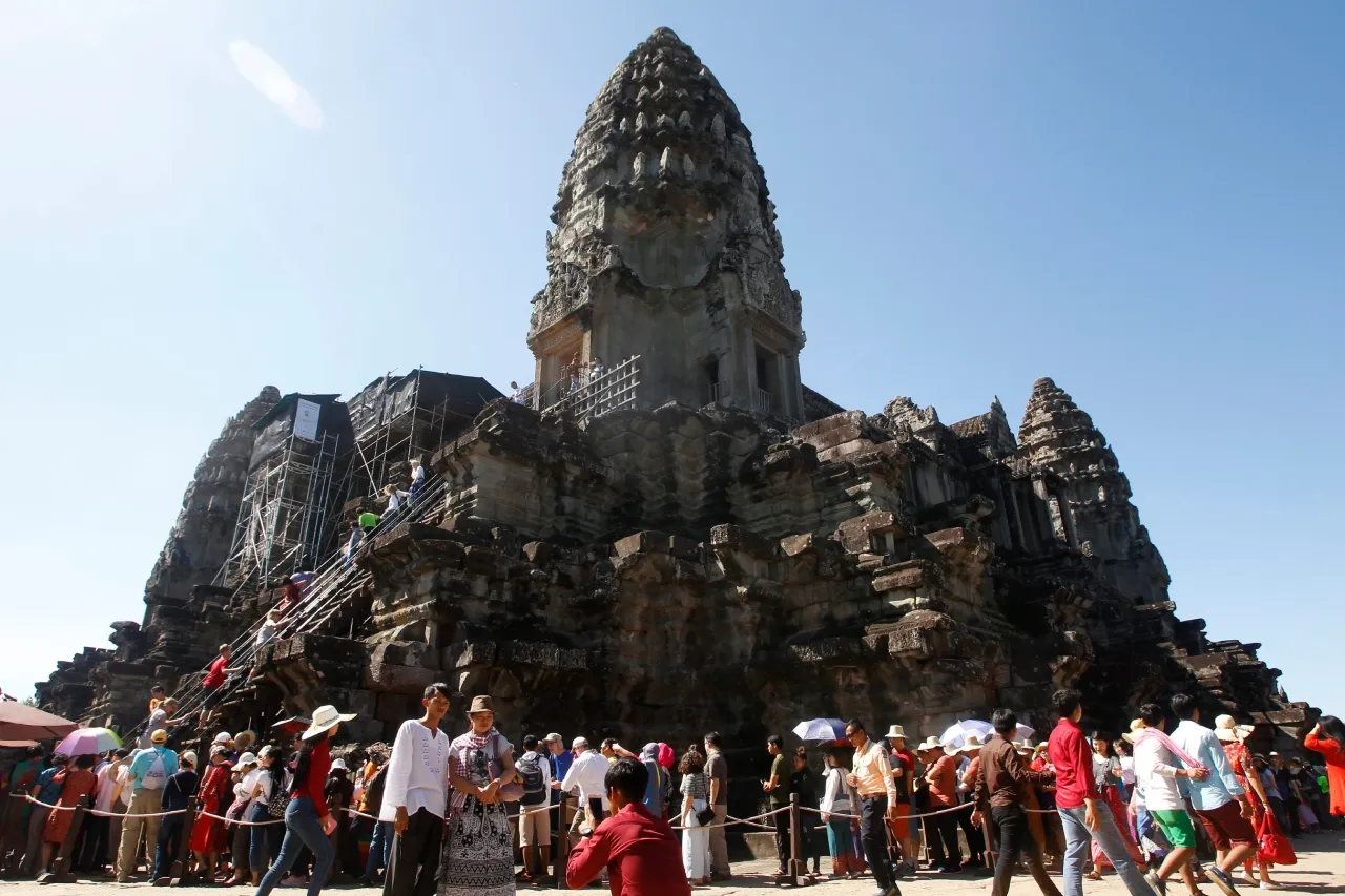 Muere una persona al caer un árbol en el complejo de templos de Camboya