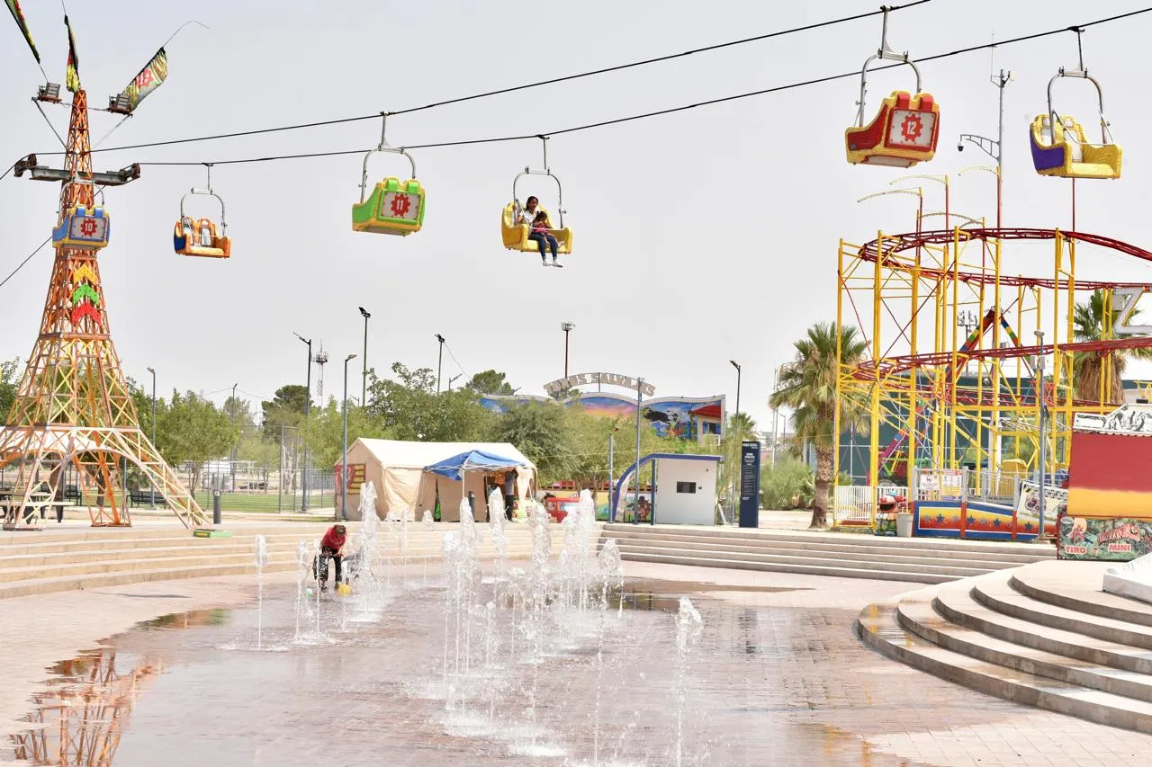 Se quedan más tiempo los juegos mecánicos del Parque Central