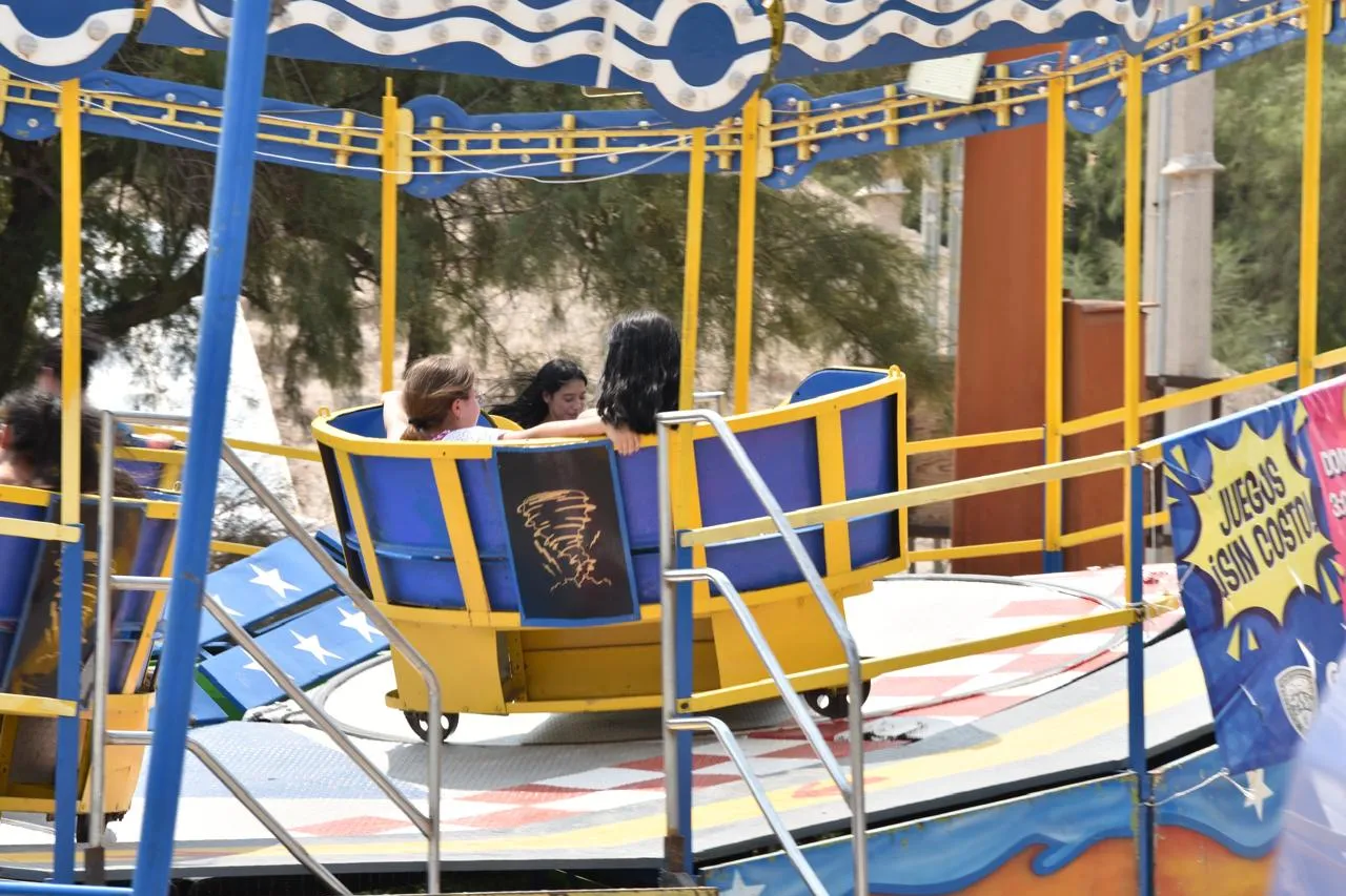 Se quedan más tiempo los juegos mecánicos del Parque Central