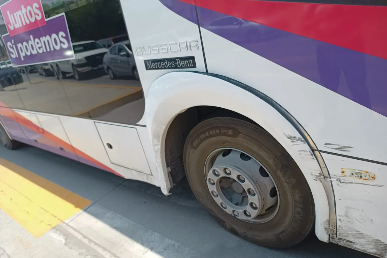 Choca camioneta con Juárez Bus