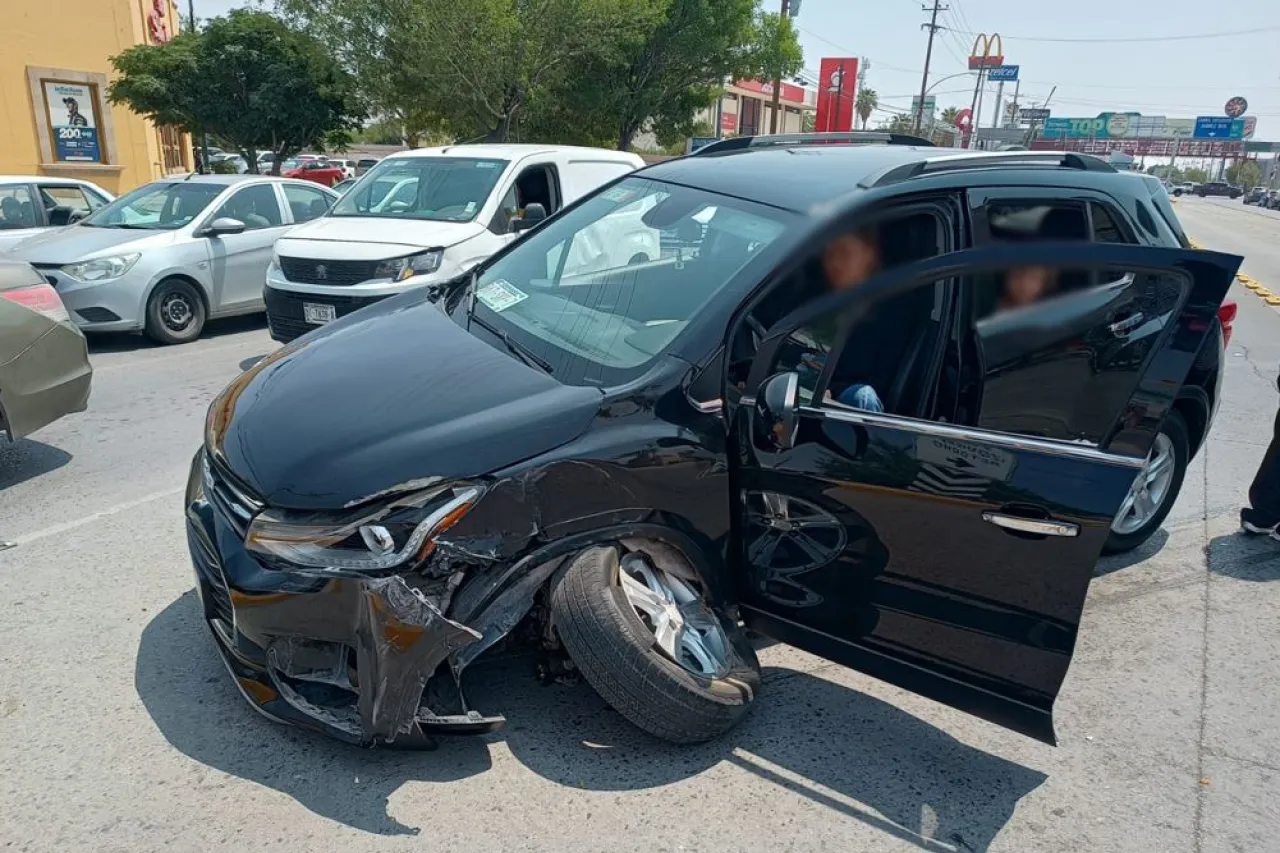 Choca camioneta con Juárez Bus