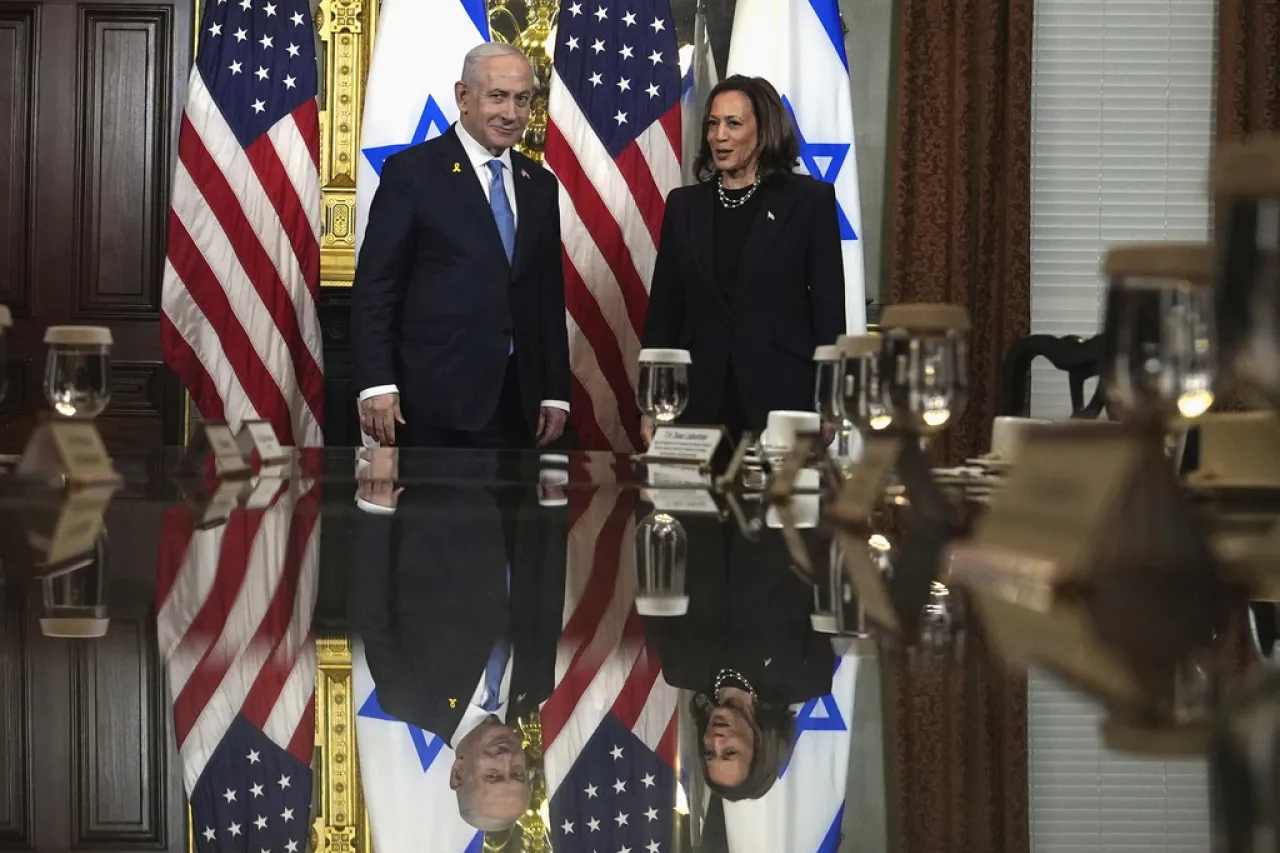 Dice Harris a Netanyahu que 'es hora' de poner fin a la guerra en Gaza