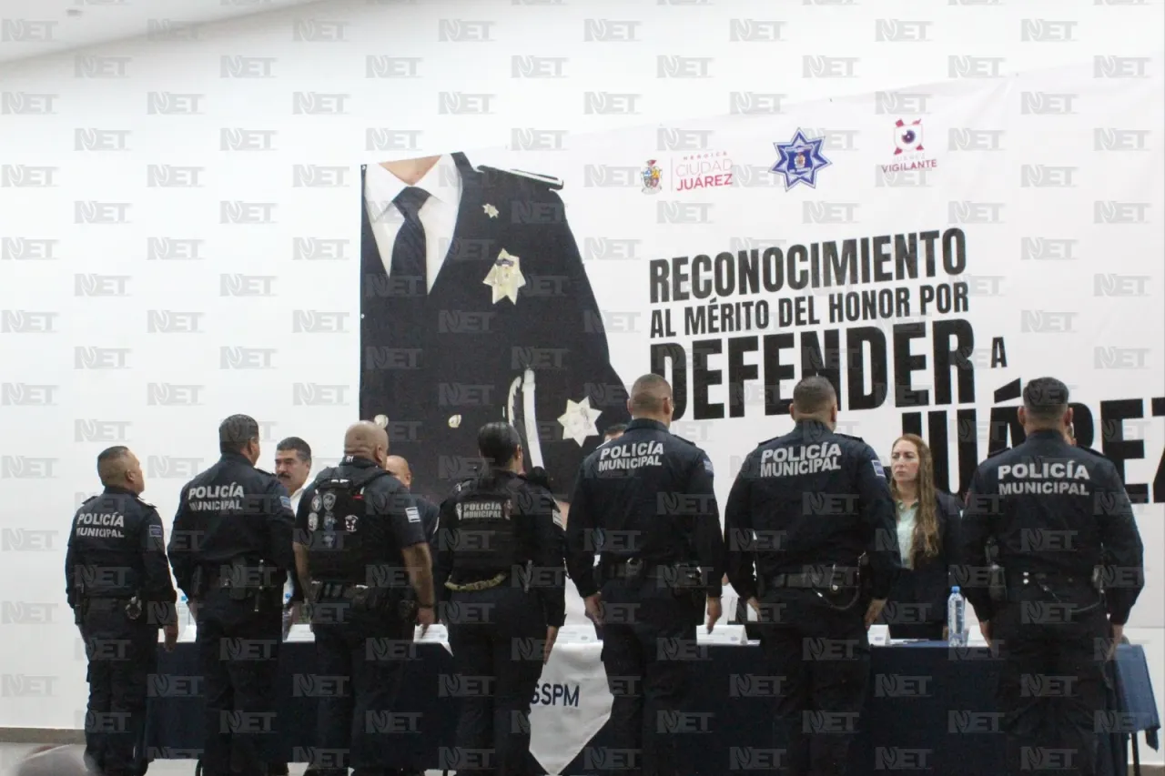 Reconocen a policías municipales que actuaron en el ‘Jueves Negro’