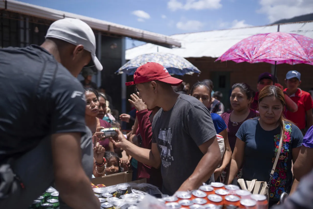 AMLO minimiza violencia que hizo que 600 mexicanos se refugiaran en Guatemala