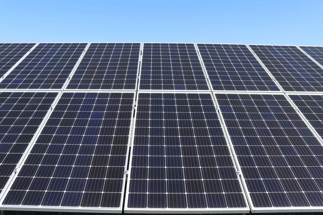 Crece negocio de instalación de paneles solares; el reto: la informalidad