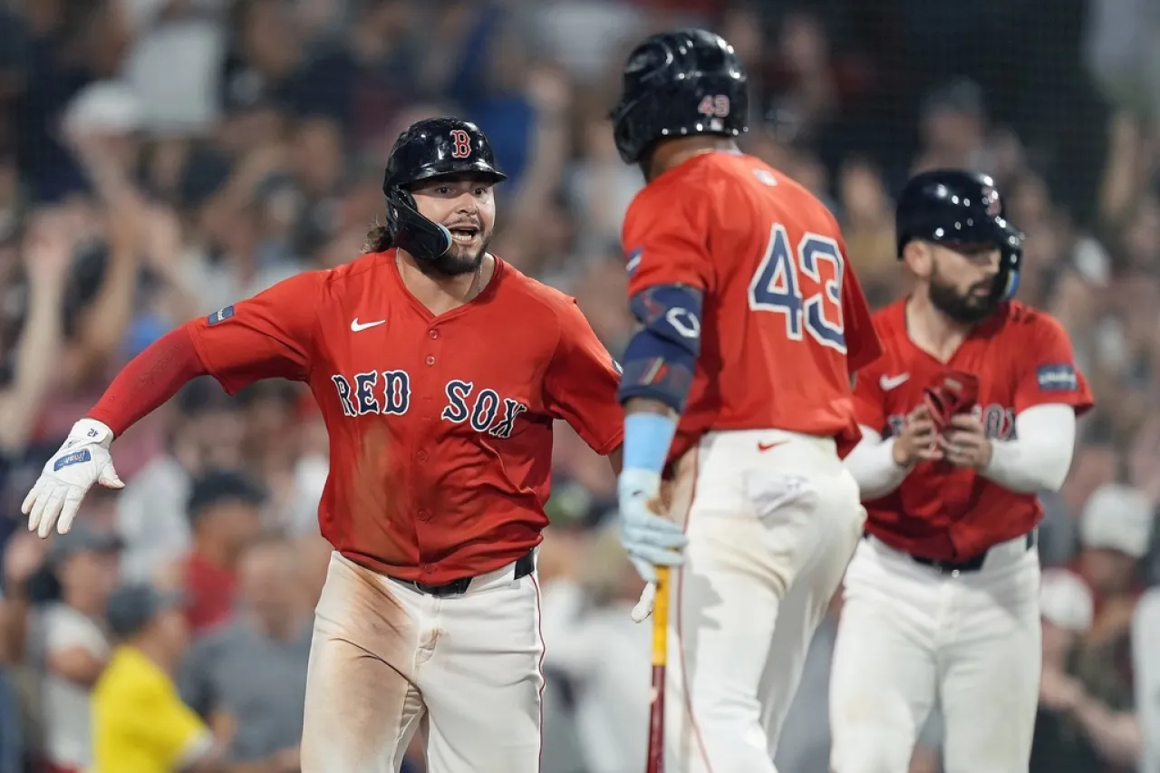 Derrotan Medias Rojas a Yankees