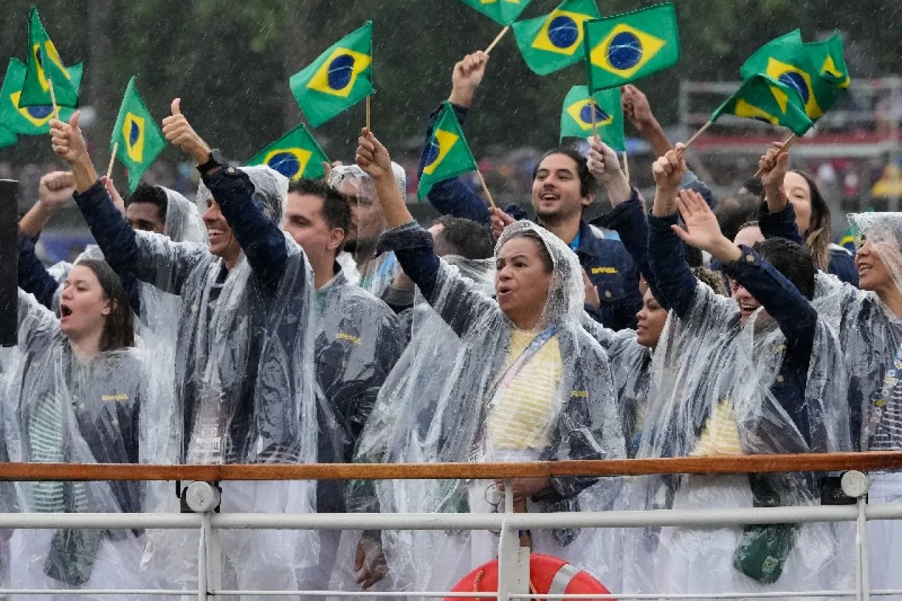 Lluvia 'da chance' a inauguración de los Juegos Olímpicos