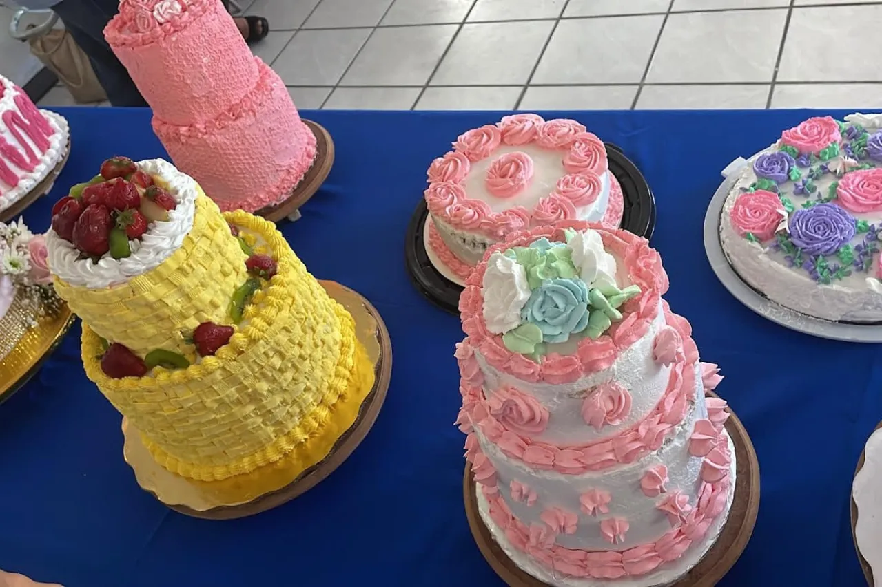 Certifican a 160 personas en primaria y secundaria en Juárez