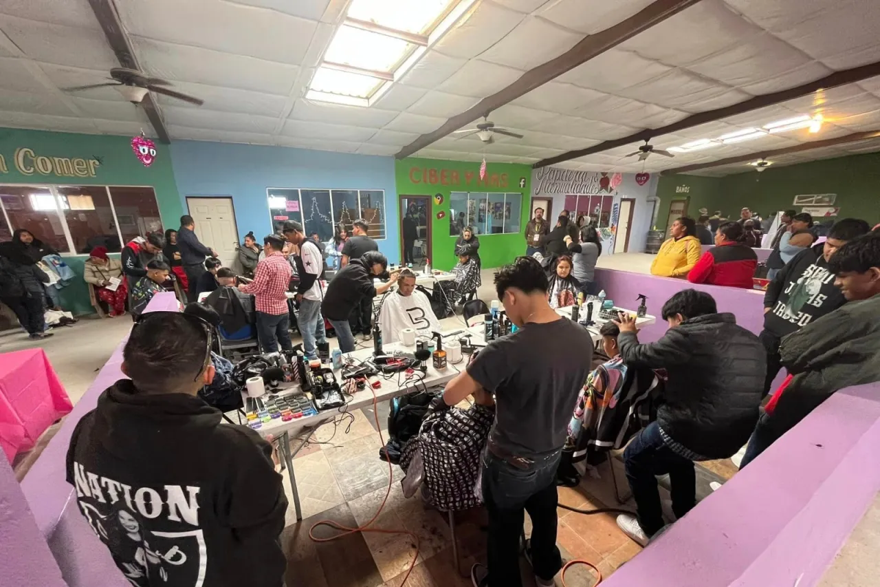 Certifican a 160 personas en primaria y secundaria en Juárez