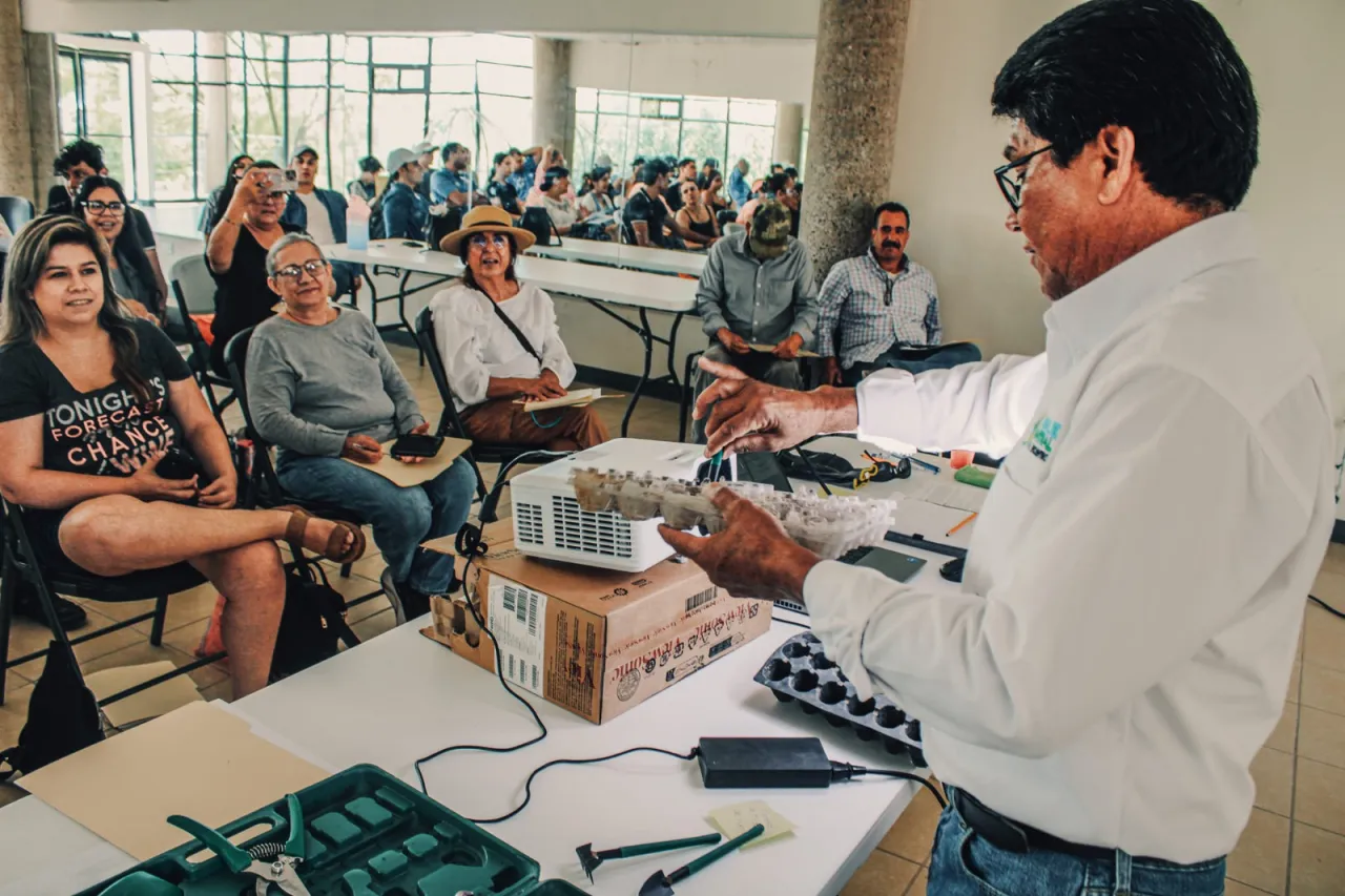Realiza Parque Central segundo curso de huertos urbanos