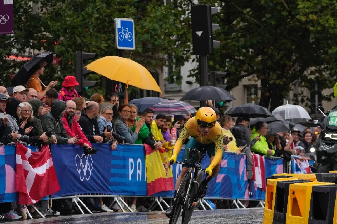 Australia se lleva el oro en una mojada contrarreloj ciclista