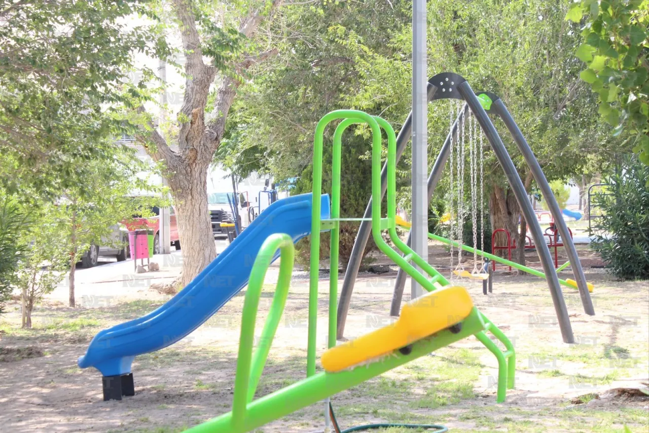 Entrega alcalde rehabilitación del parque Valle de Santiago