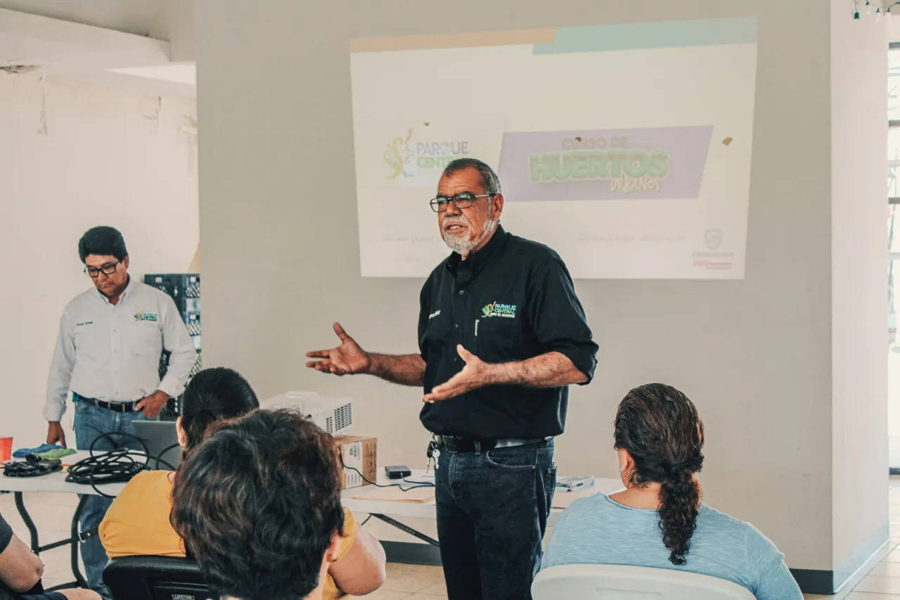 Realiza Parque Central segundo curso de huertos urbanos