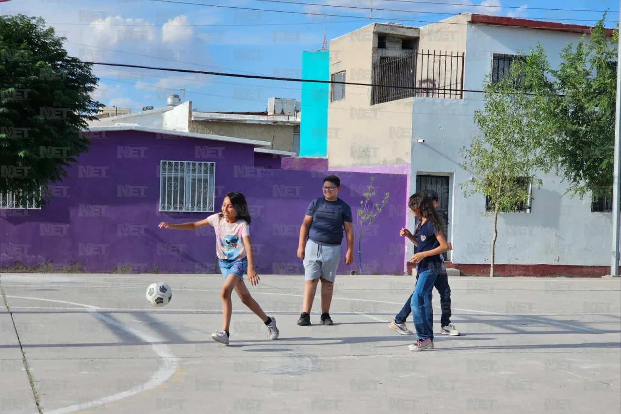 Entregan rehabilitación del parque lineal de Satélite