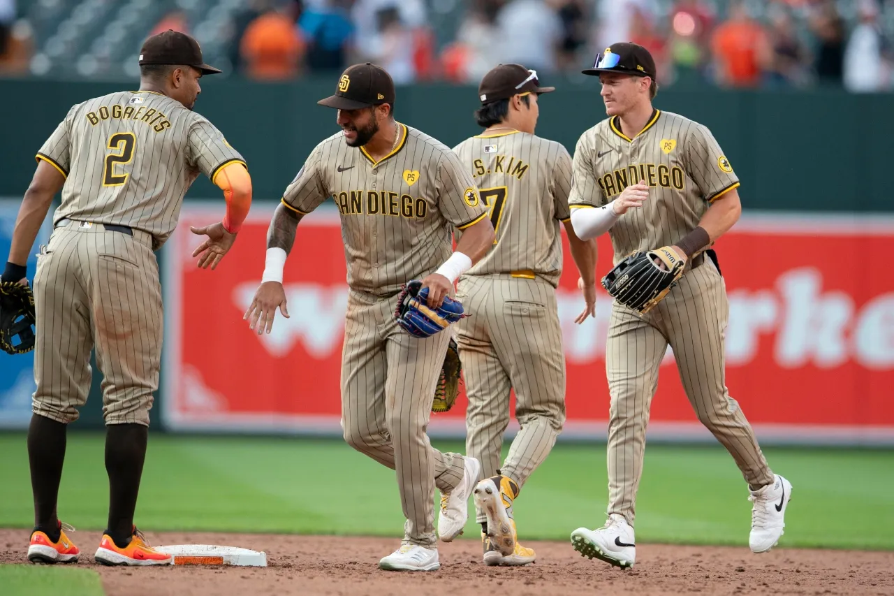 Machado dispara jonrón de 3 carreras y Padres derrotan a Orioles