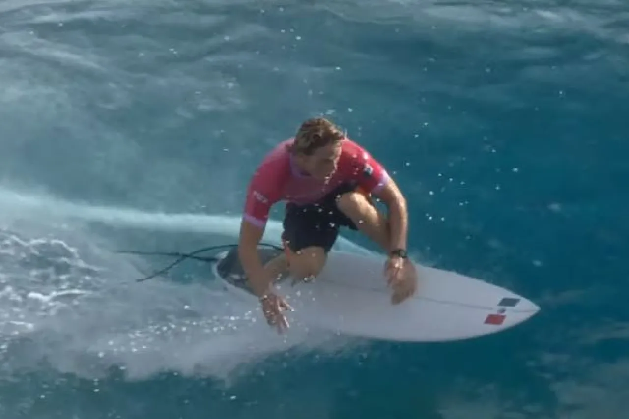 Avanza mexicano Alan Cleland en Surf y sueña con medalla