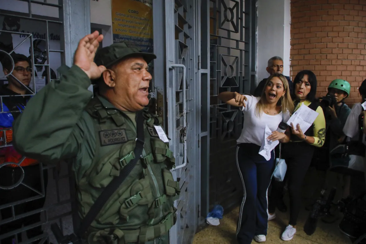 Llama oposición en Venezuela a defender el voto
