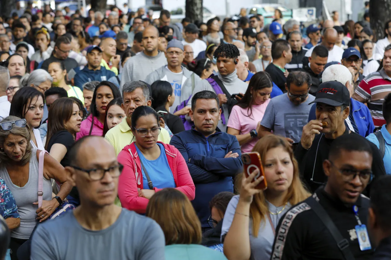 Llama oposición en Venezuela a defender el voto