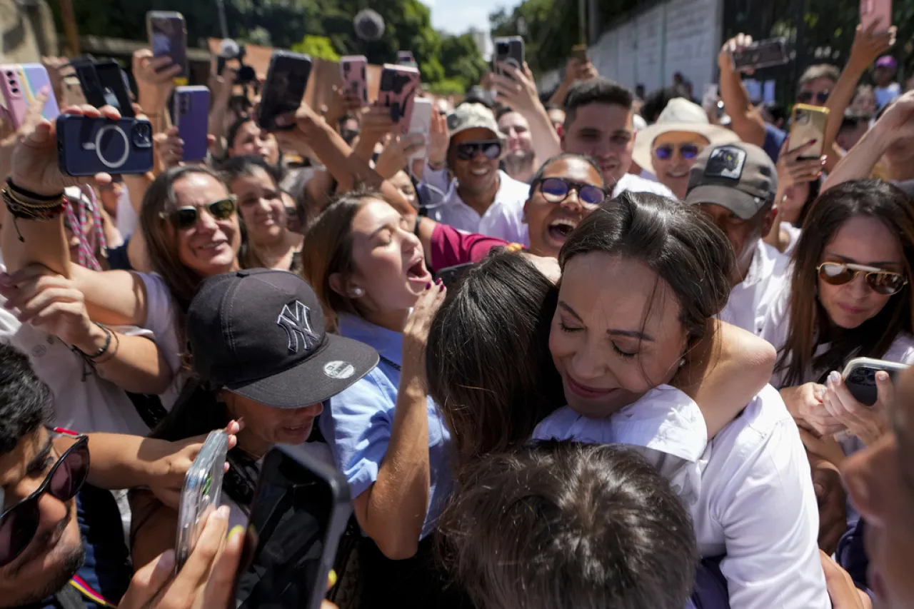Llama oposición en Venezuela a defender el voto