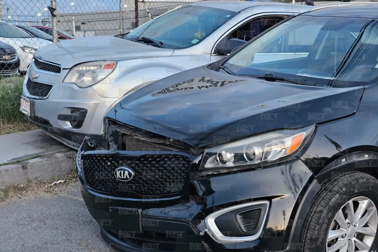 Choca Equinox por alcance a Sorento en la avenida Tecnológico