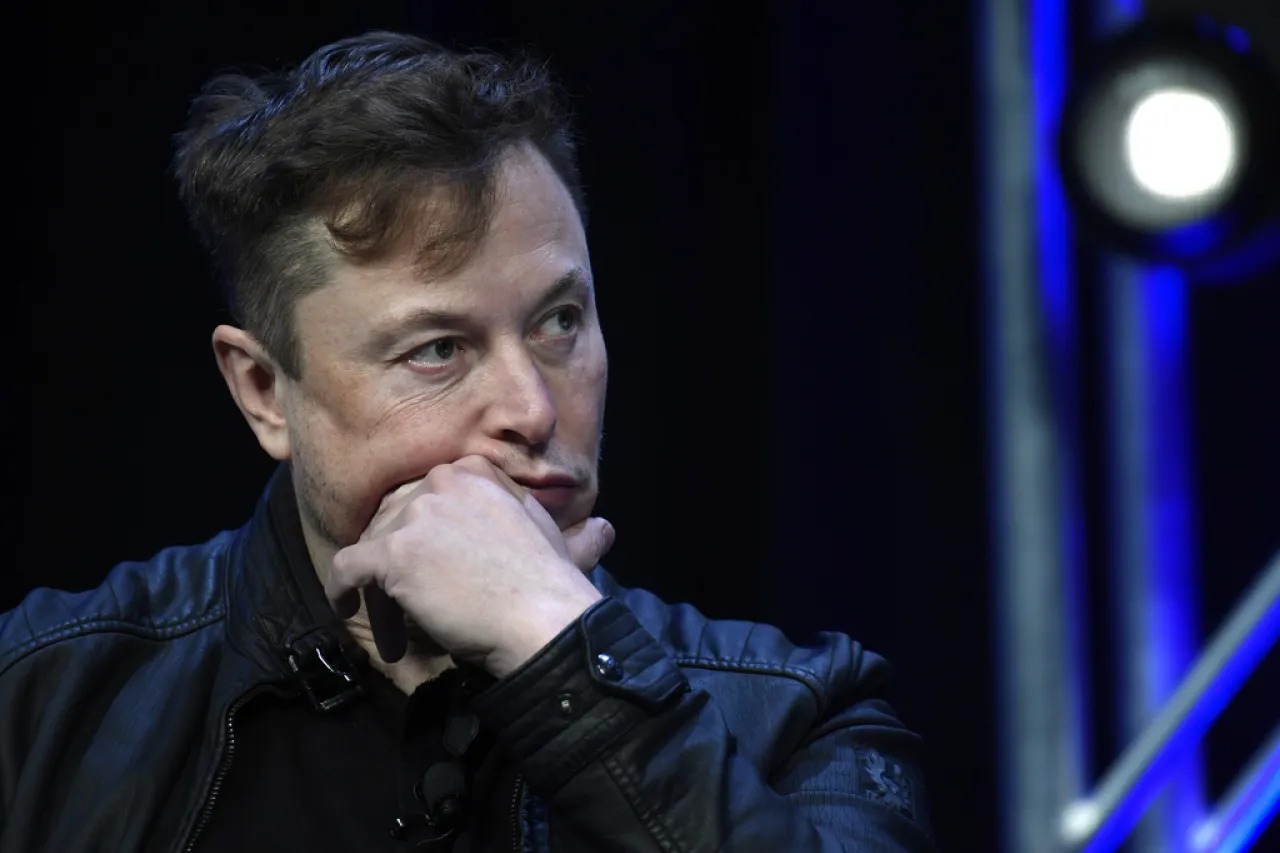 Elon Musk se enfrasca en disputa con Nicolás Maduro