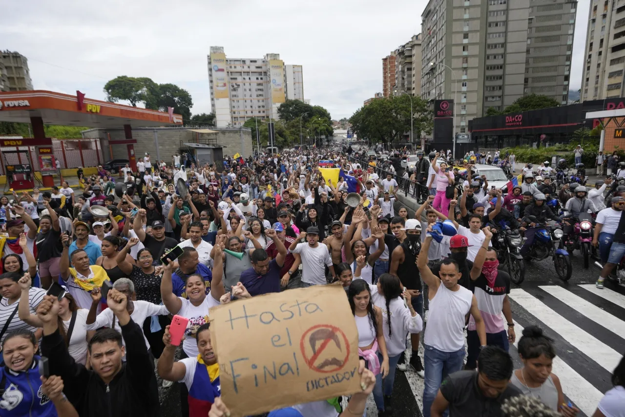 Miles de venezolanos protestan contra la reelección de Maduro