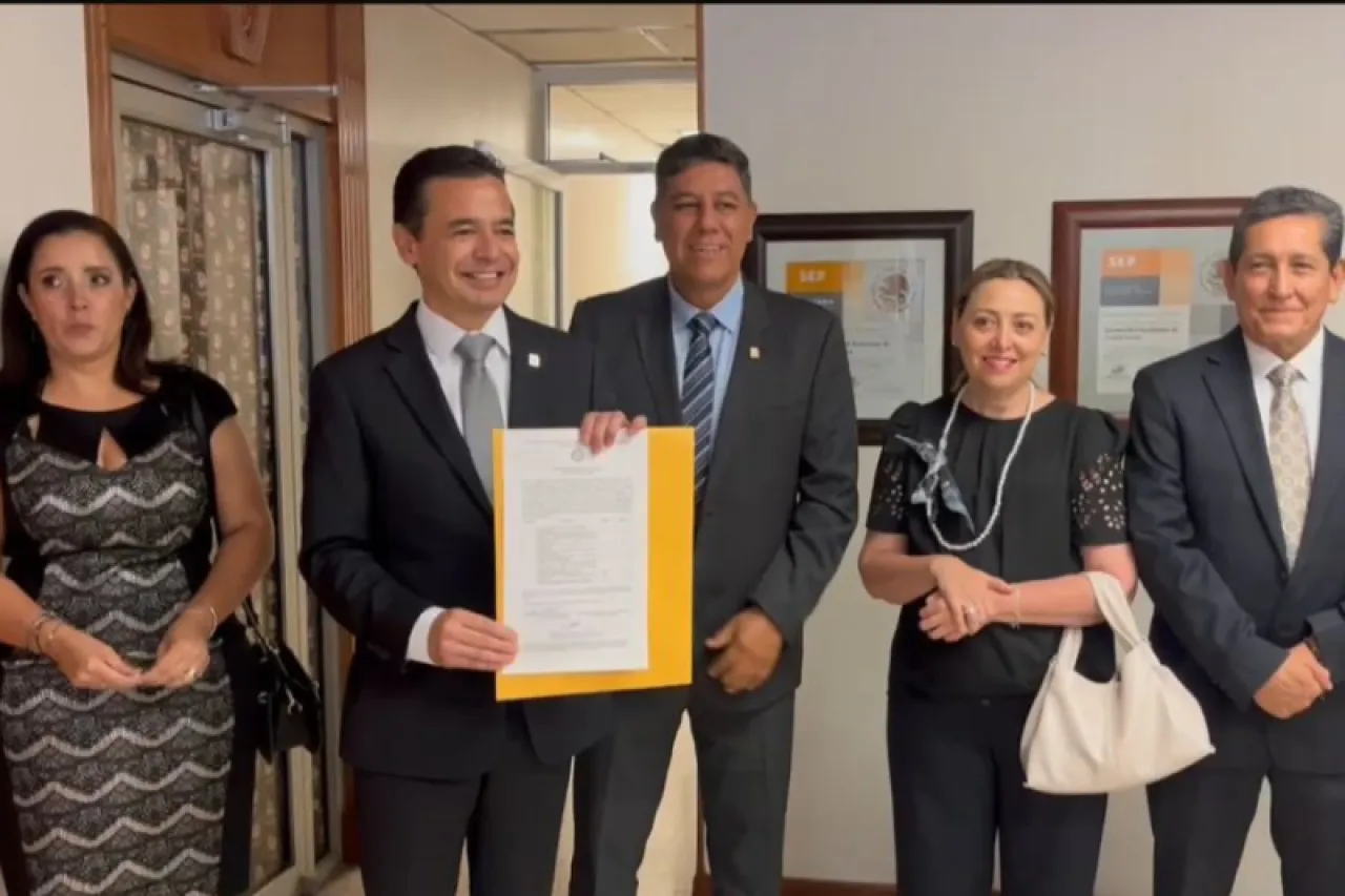 Se registra Daniel Constandse para contender por la Rectoría de la UACJ