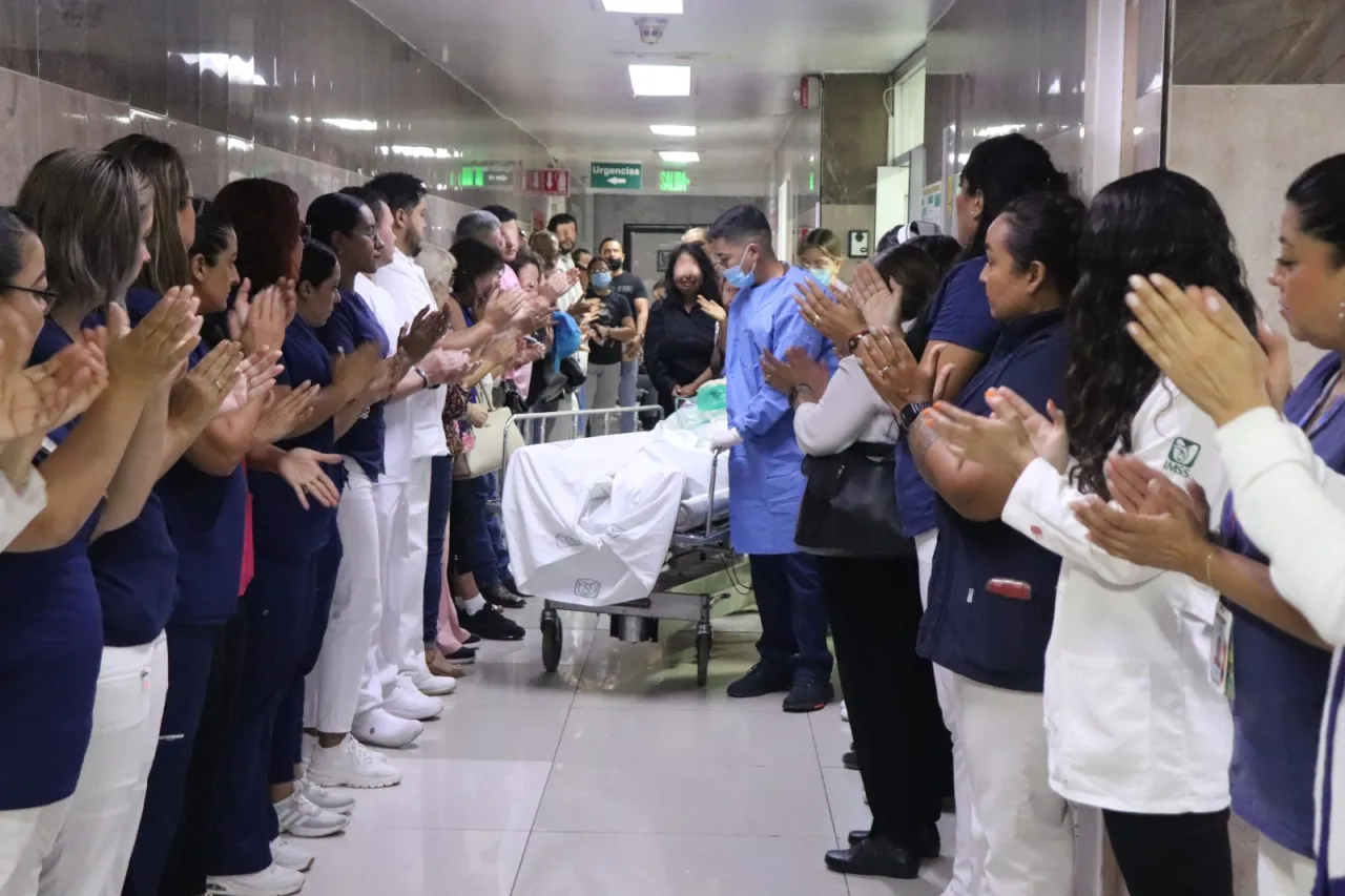 Chihuahua: ‘Era puro amor’; despiden con valla humana a donador de órganos