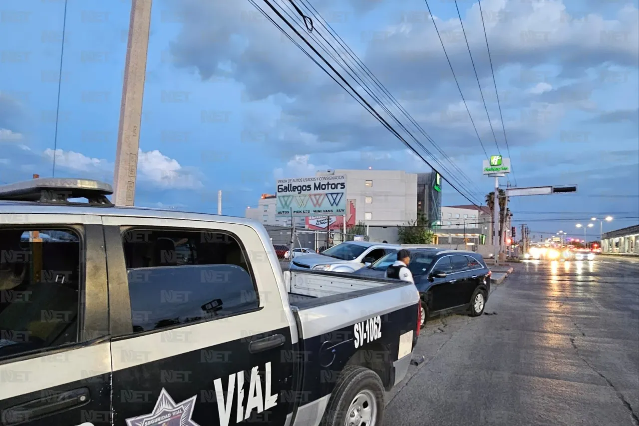 Choca Equinox por alcance a Sorento en la avenida Tecnológico