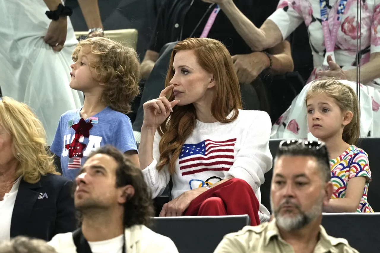 Serena Williams, Nicole Kidman y otras celebridades ven a Biles ganar el oro