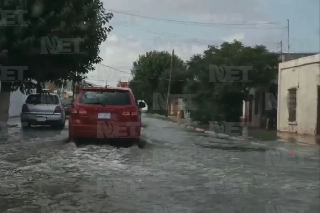 Juárez: Lluvia se 'roba' las banquetas