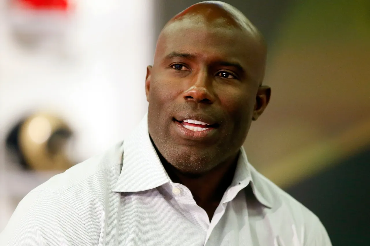 Terrell Davis dice que United Airlines lo vetó tras incidente en vuelo