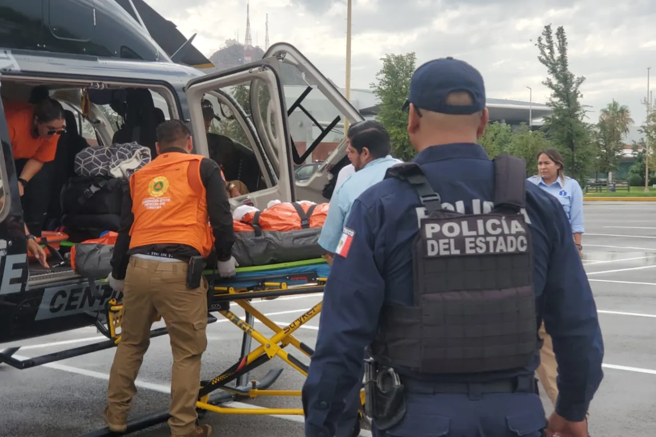 Joven sufre descarga eléctrica; lo trasladan en helicóptero a Chihuahua