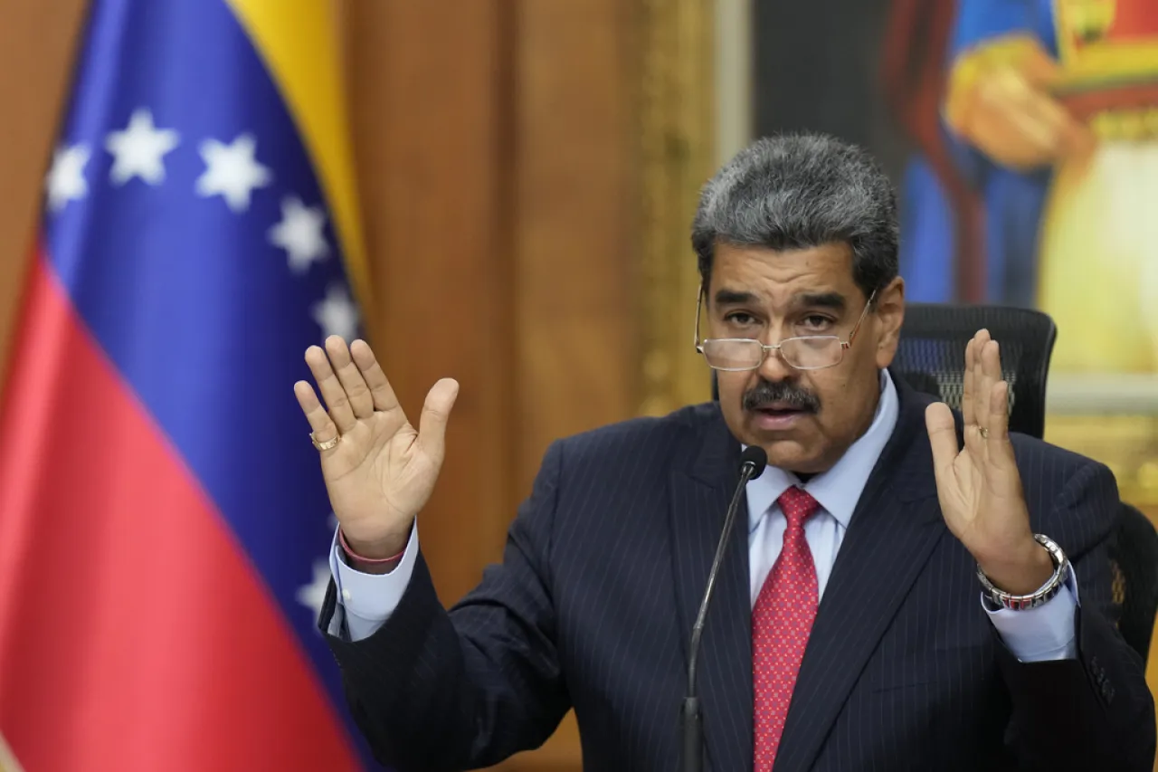 Exige Maduro a EU 'sacar sus narices' de Venezuela