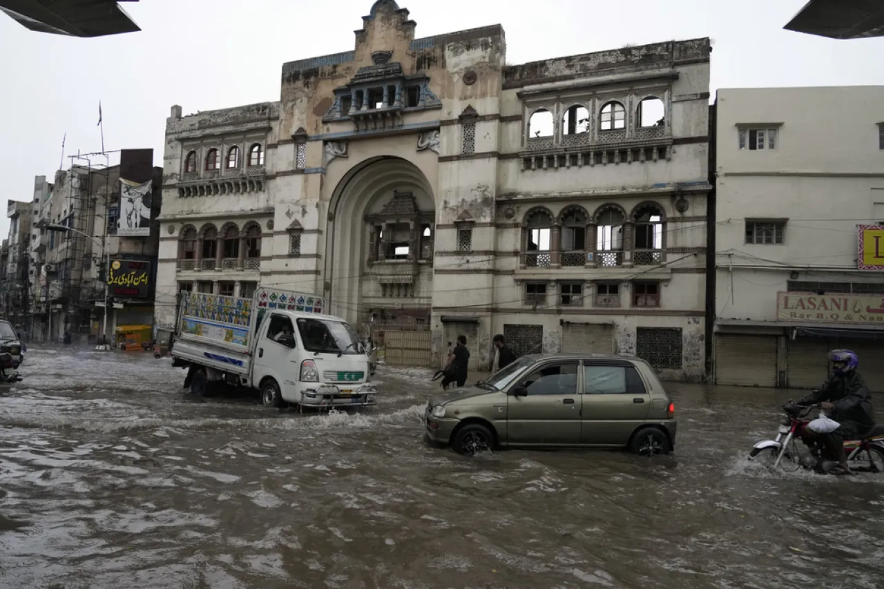 Capital cultural de Pakistán bate récord de lluvias
