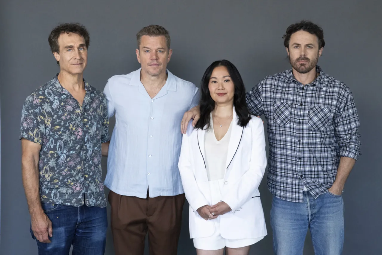 Matt Damon, Casey Affleck y Hong hablan sobre su comedia 'The Instigators'