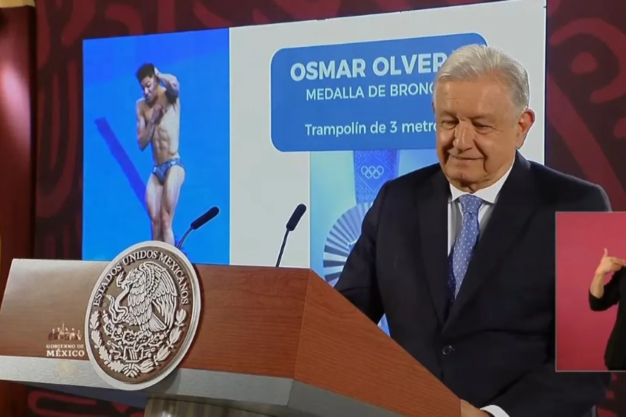 Felicita AMLO a Osmar Olvera por medalla de bronce