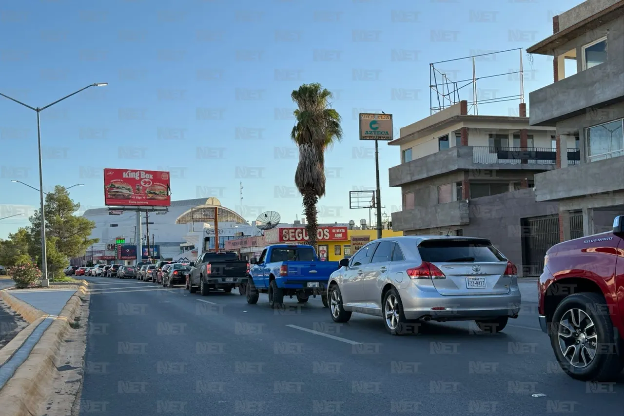 Extensas filas para cruzar a El Paso