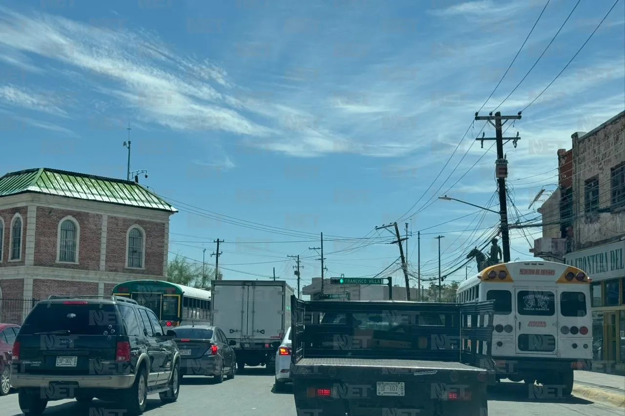 Obras de Ferromex dejan un carril para circular