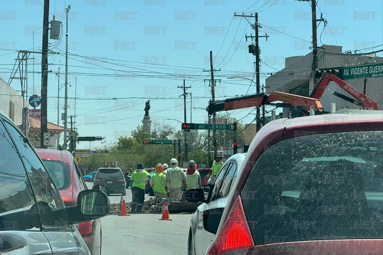 Obras de Ferromex dejan un carril para circular