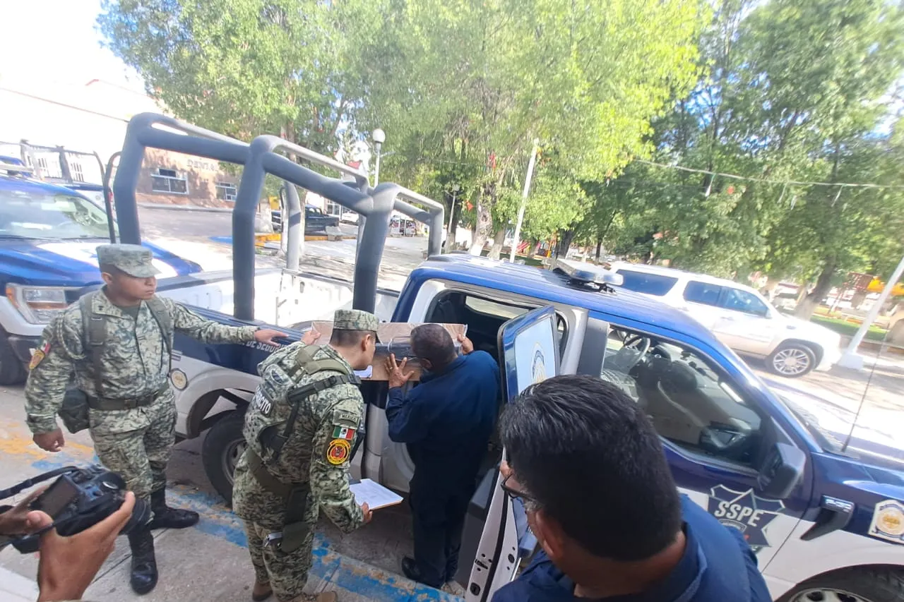 ¡Por abusones! Desarman a policías señalados por extorsiones
